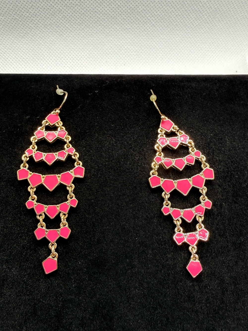Avon Summer Getaway Pink Chandelier Dangle Earrings Gold Tone 2.75”